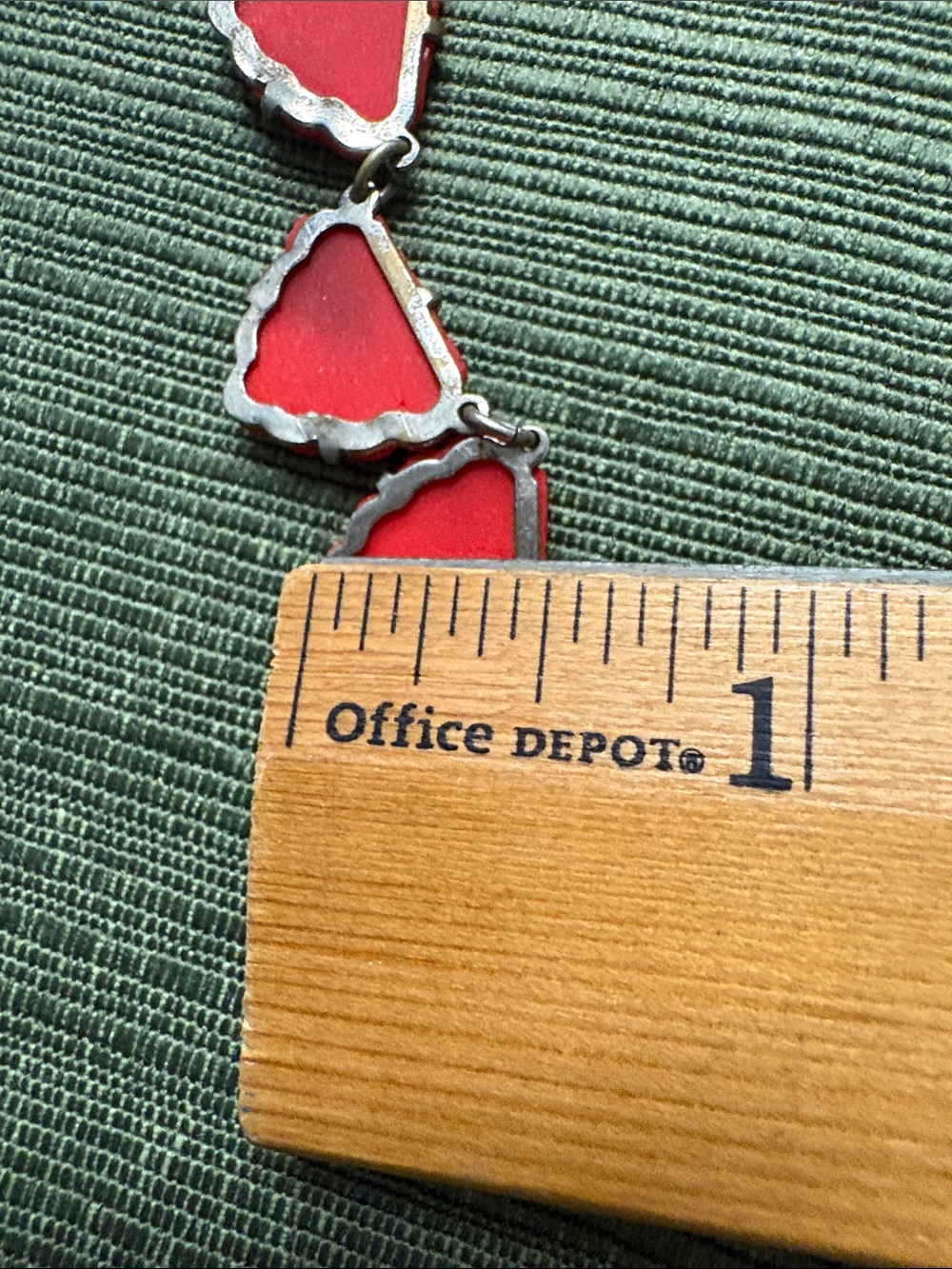 Red Shell-Style Statement Necklace - Picture 3 of 3